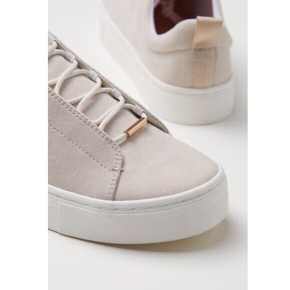 H&M Shoes - BOGOFREE! H&M Beige&White Sneakers w Gold